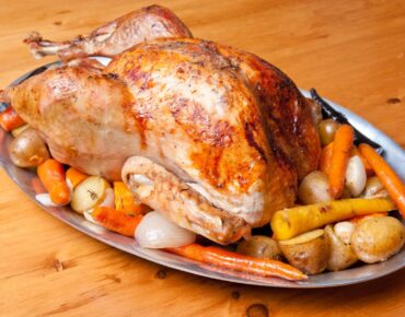 Seleccionar Pavo al horno con verduras y especias: una receta con sabor casero y toque andaluz Pavo al horno con verduras y especias